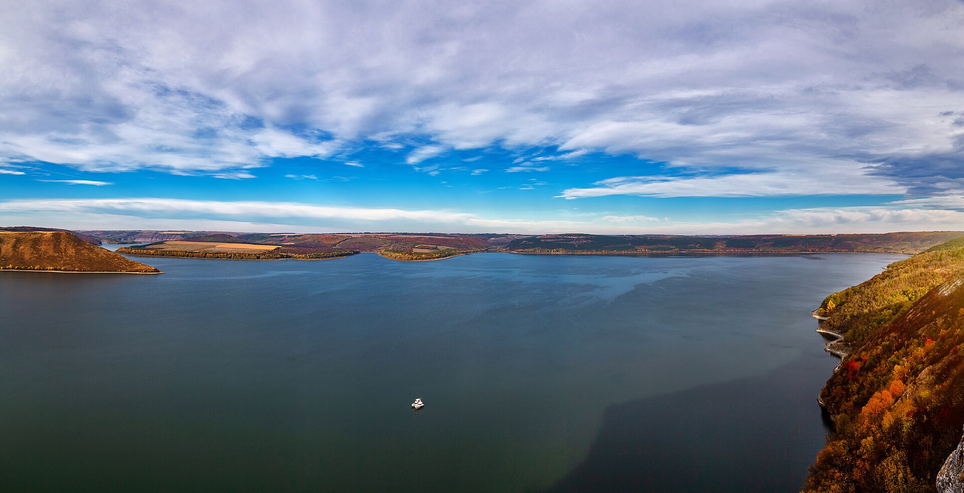 Місця сили в Україні, які обов'язково варто відвідати хоча б раз у житті
