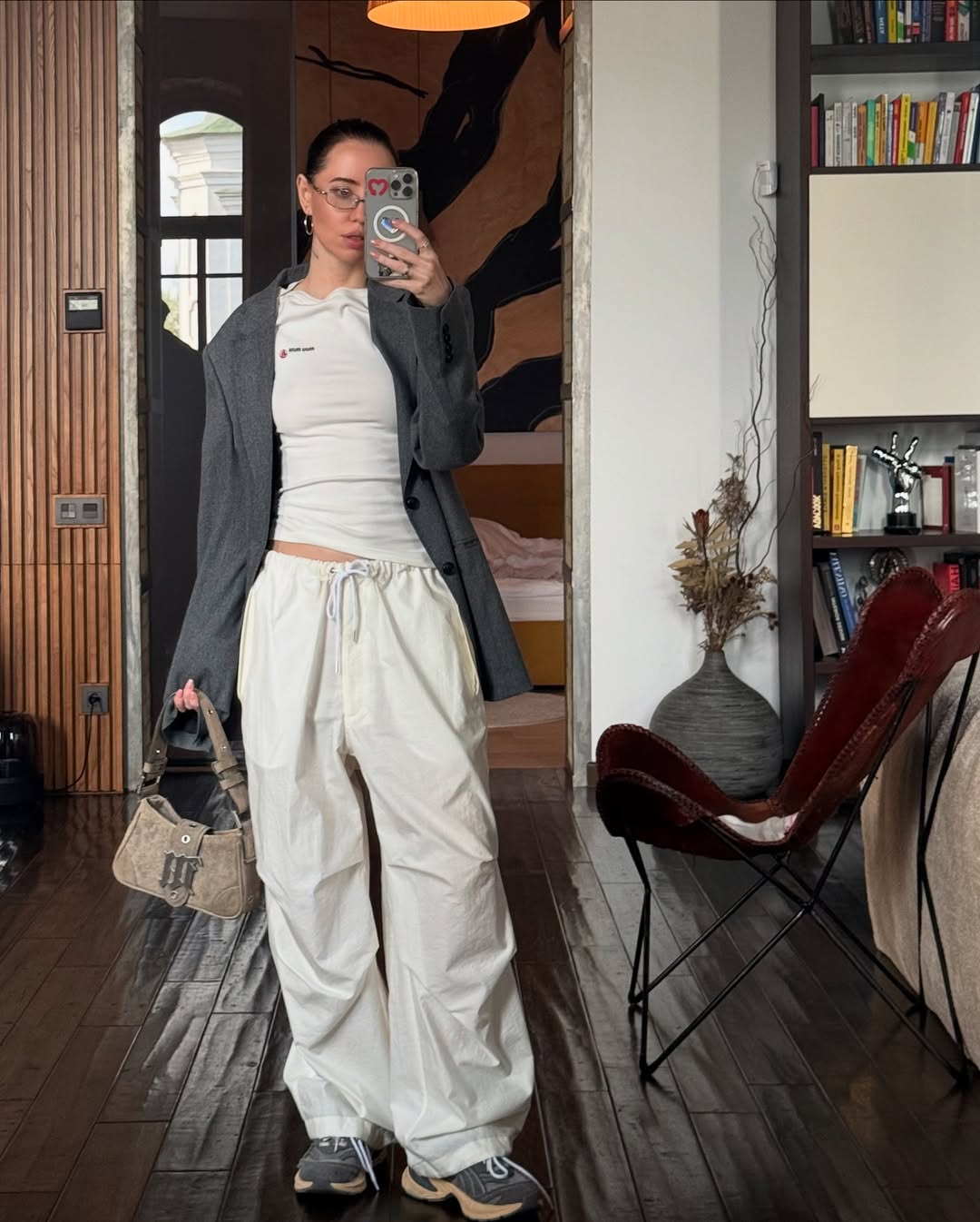 Як носити білий одяг влітку: модні ідеї від Мішиної, Дорофєєвої та інших зірок (фото)