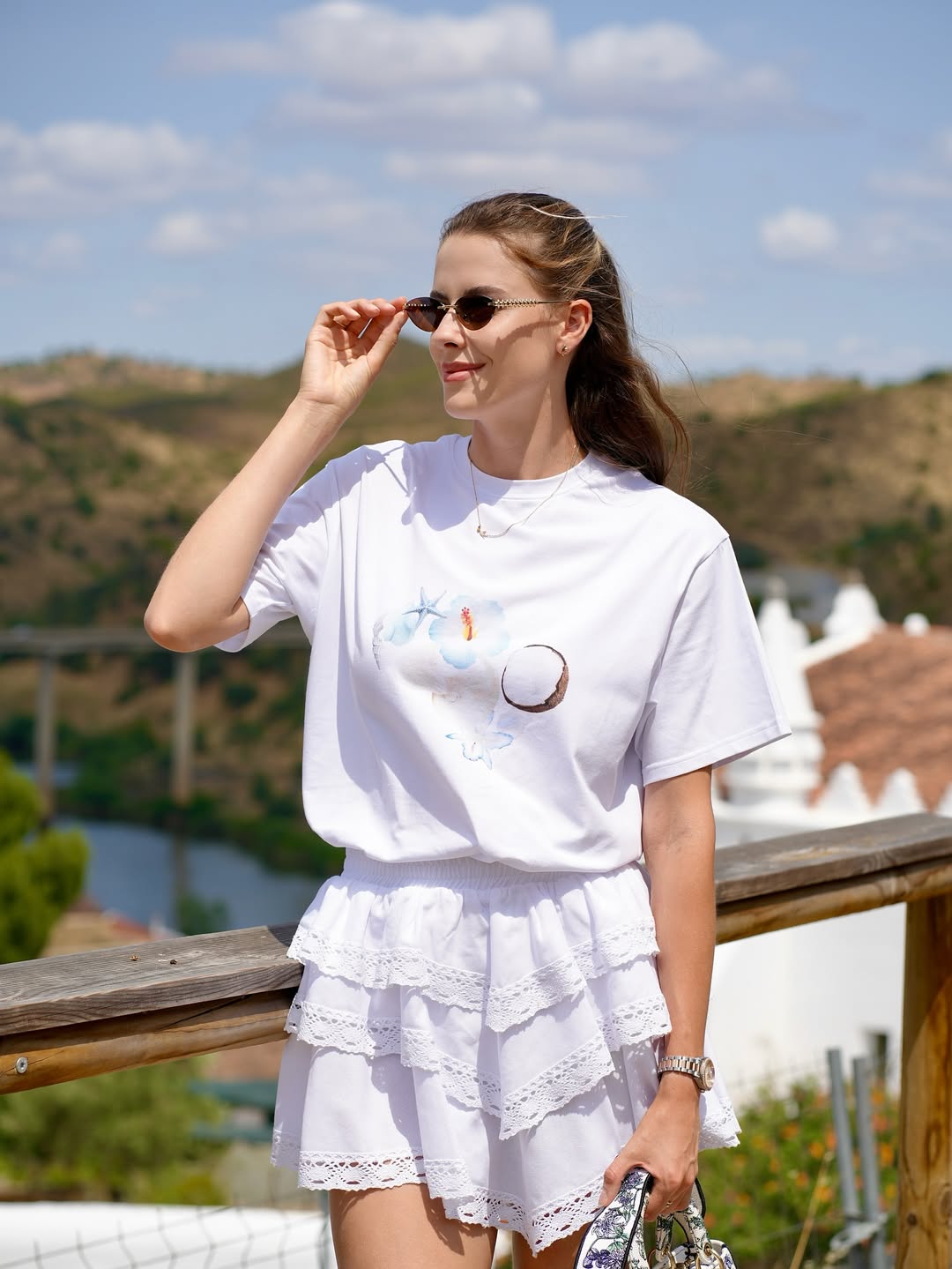 З сумкою за 220 тисяч і в трендовій спідниці: Магучіх показала стильний літній образ