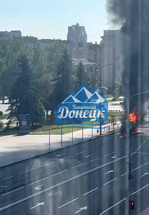 У центрі Донецька пролунали вибухи: над містом піднімається дим