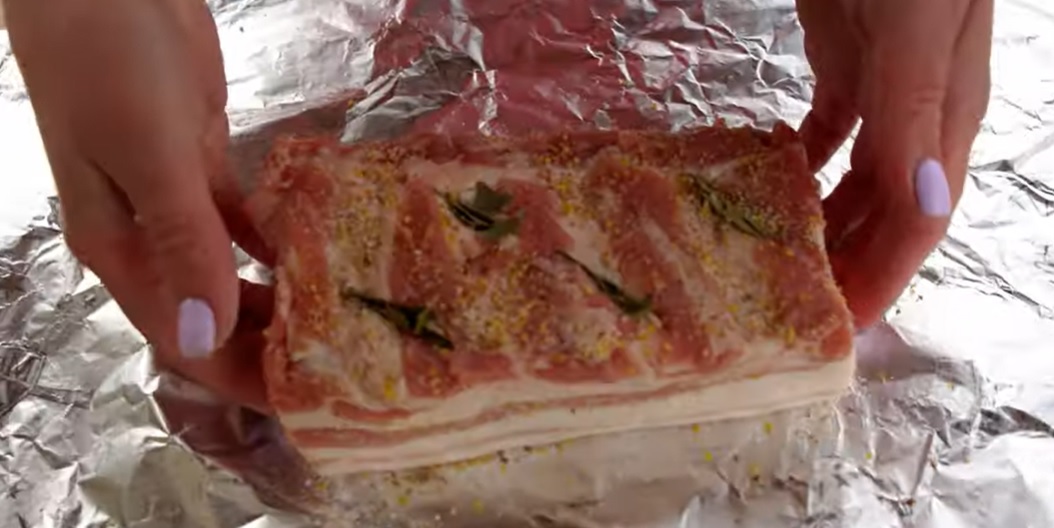 Найсмачніший рецепт запеченого сала, яке просто тане у роті: спробуйте вже сьогодні