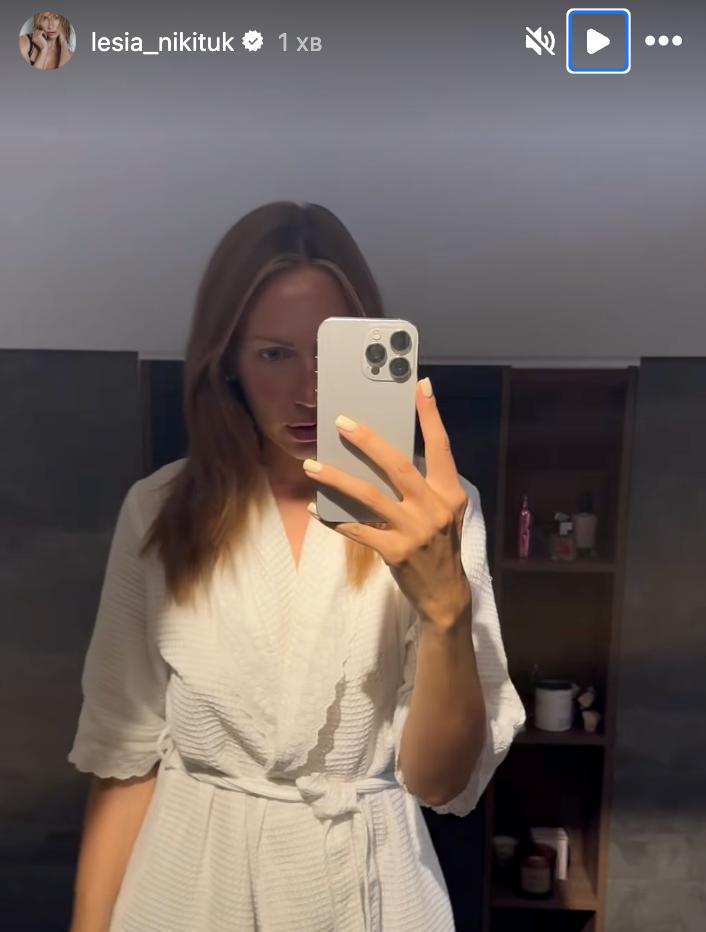 Мінімалізм та яскраві відтінки: який манікюр обирають дружина Усика, Нікітюк та інші зірки (фото)