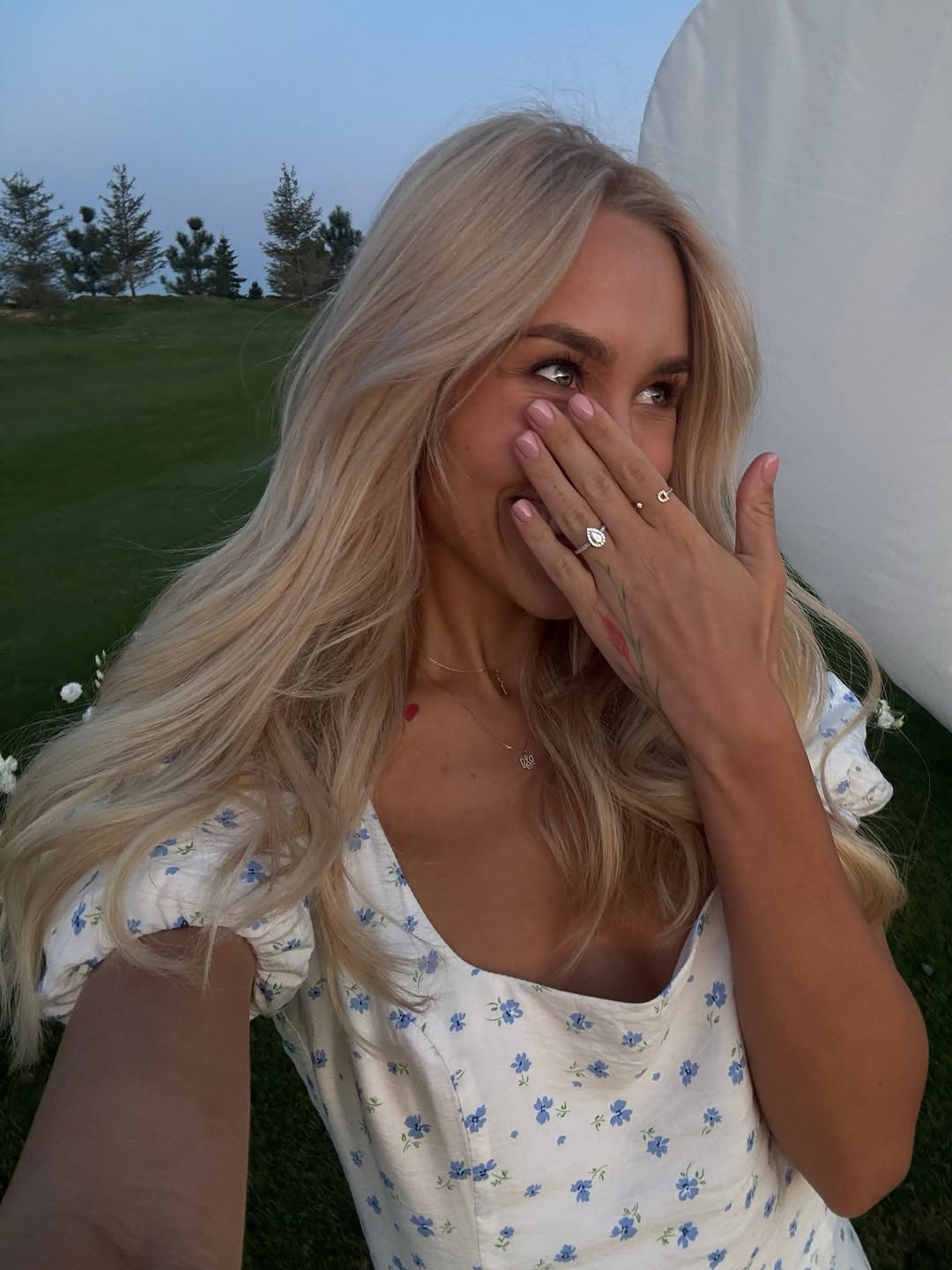 Ніби знала: як Квіткова зібрала "лук" нареченої для романтичного побачення з Бражком (фото)