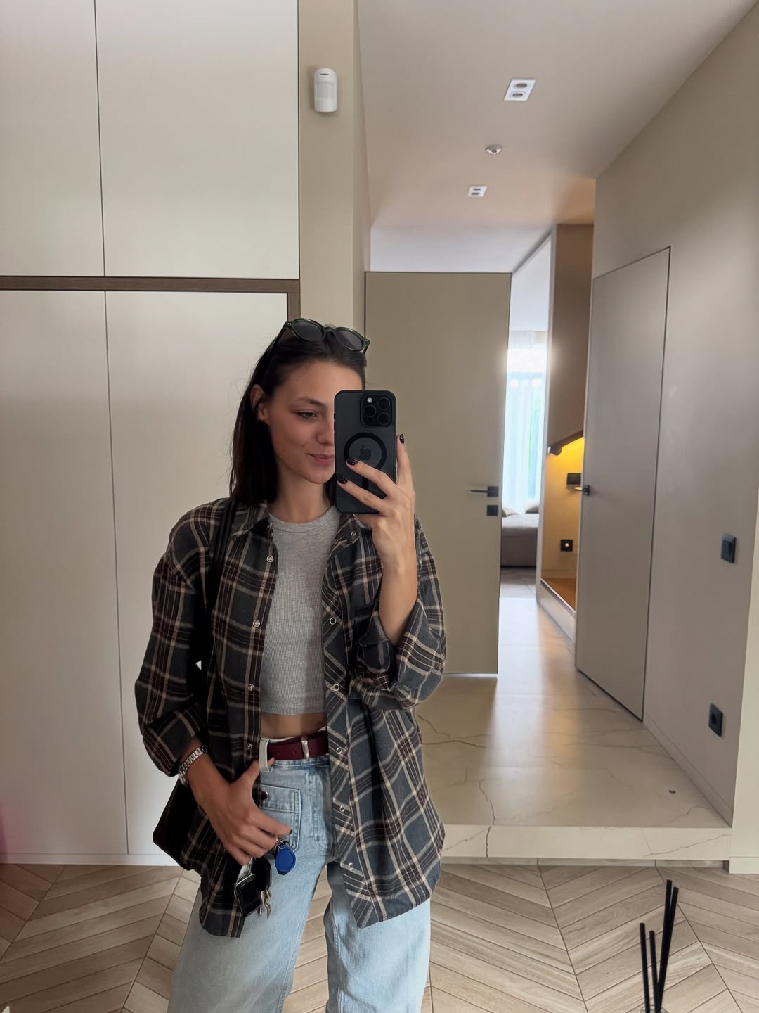 Как носить клетчатую рубашку осенью: модные примеры от Шаманской, Решетник и Нестеренко (фото)