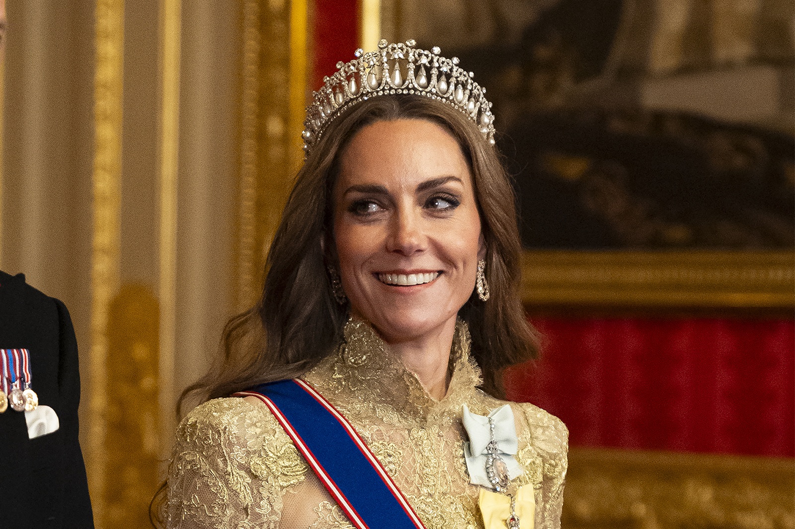 У пам'ять про Діану: Кейт Міддлтон обрала символічний аксесуар для банкету з Трампом (фото)