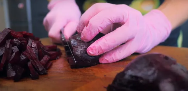 Цей салат складе вагому конкуренцію "шубі": простий рецепт за дві хвилини