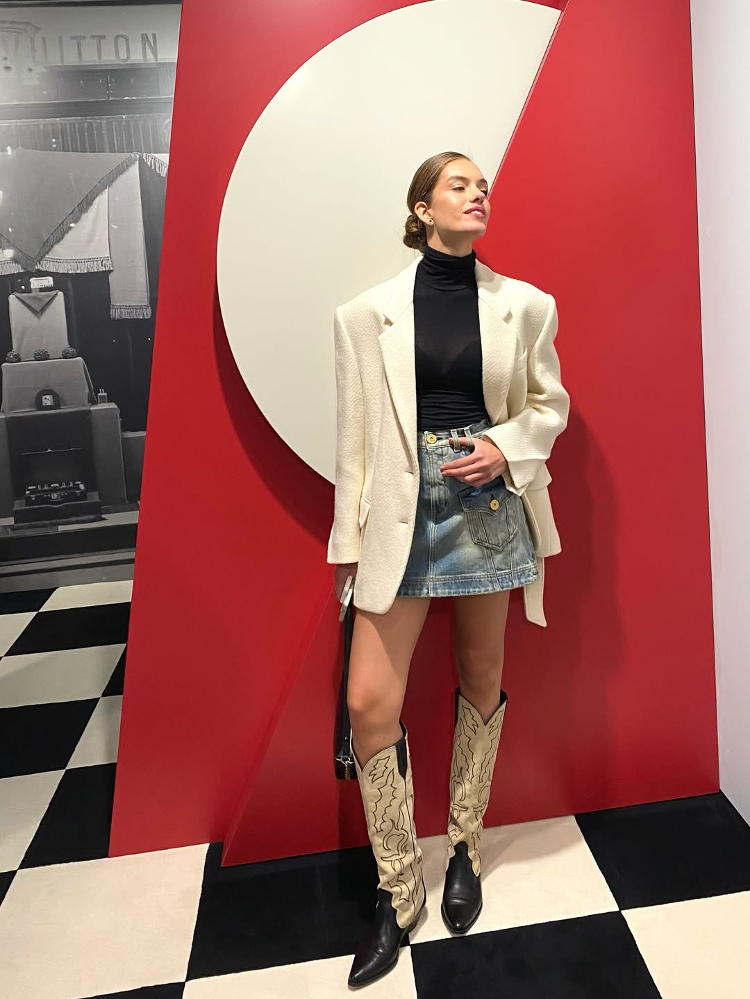 4 модні образи від колишньої Комарова, які легко повторити: з ковбойками та денімом (фото)