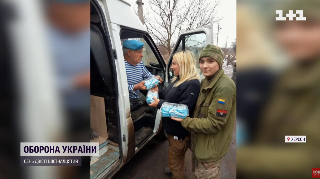 У Херсоні дідусь на очах в окупантів вмикав українські пісні та назбирав для ЗСУ півмільйона