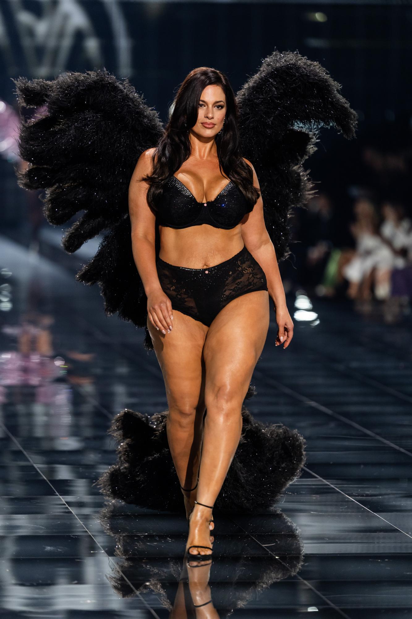 Найефектніші виходи на Victoria’s Secret Show 2025: вагітна Жасмін Тукс і легендарні "ангели" (фото)