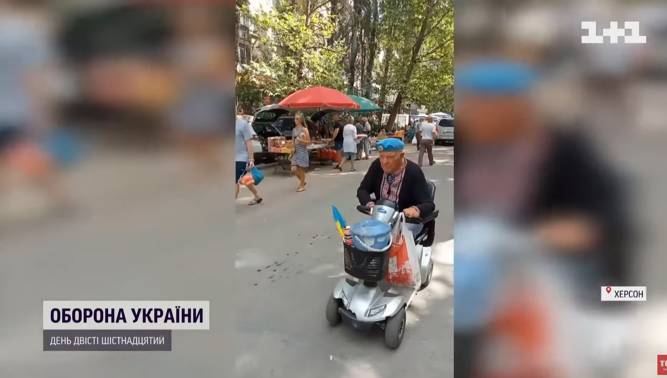 У Херсоні дідусь на очах в окупантів вмикав українські пісні та назбирав для ЗСУ півмільйона