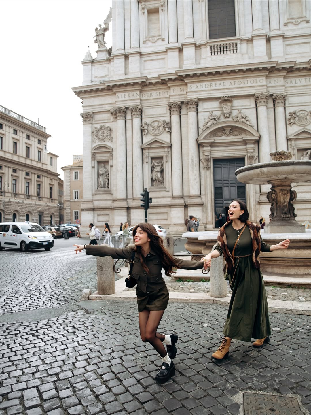Христина Соловій та Лєра Мандзюк вразили модним дуетом у Римі: як повторити