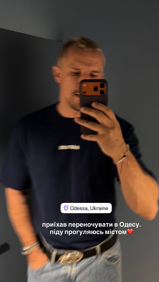 Тарас Цимбалюк грубо відповів на закиди про "втечу" з України