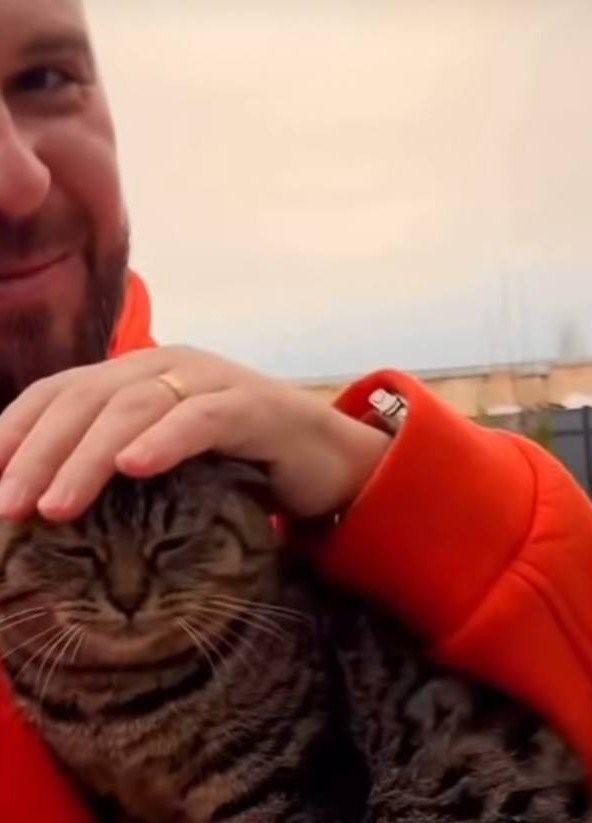 Одружився? Лідер гурту "Без Обмежень" засвітив обручку (фото)