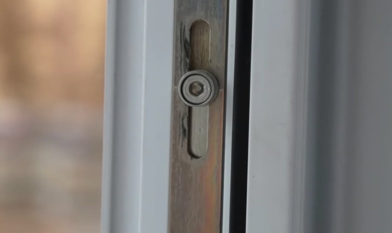 "Зимовий режим" на вікнах допоможе зменшити рахунок за опалення: що потрібно зробити