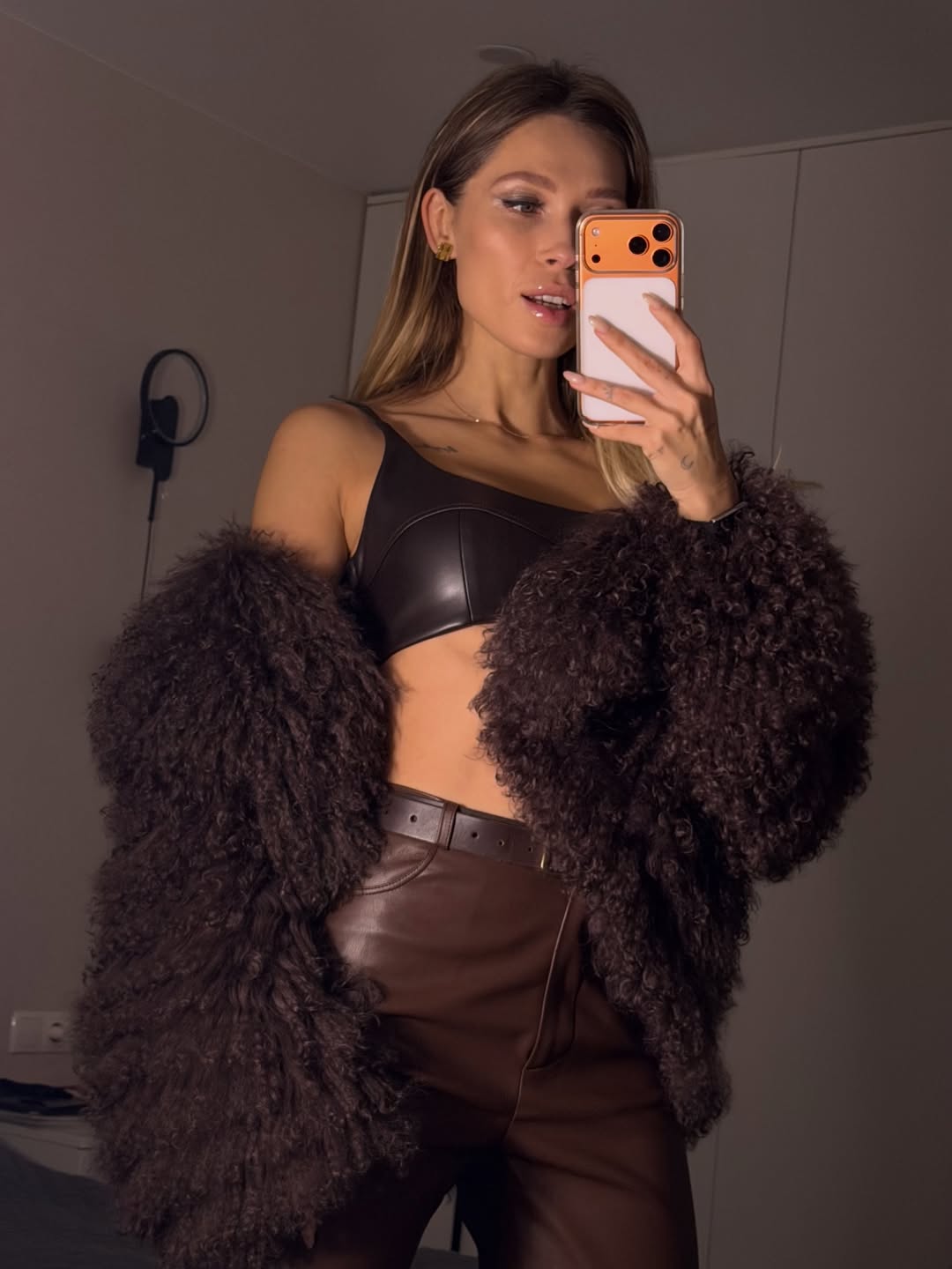 Тренд сезону - коричневий: як Полякова і Світлицька стилізують головний колір зими