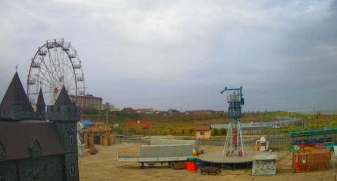 В Кирилловке море стало цвета какао: как сейчас выглядит курортный поселок (фото)