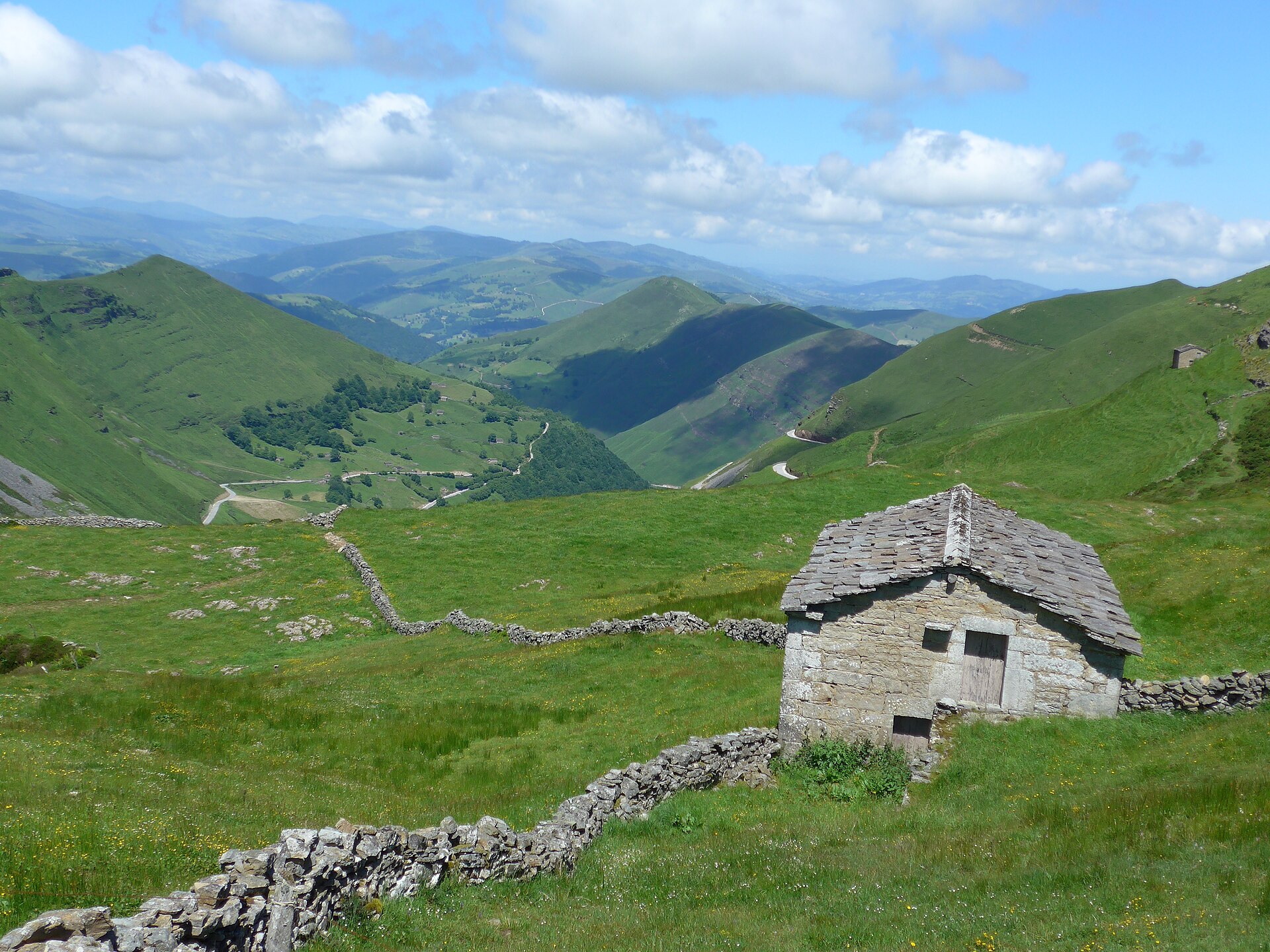 Забудьте про Париж і Відень: українці назвали туристичні місця, що виглядають як інша планета