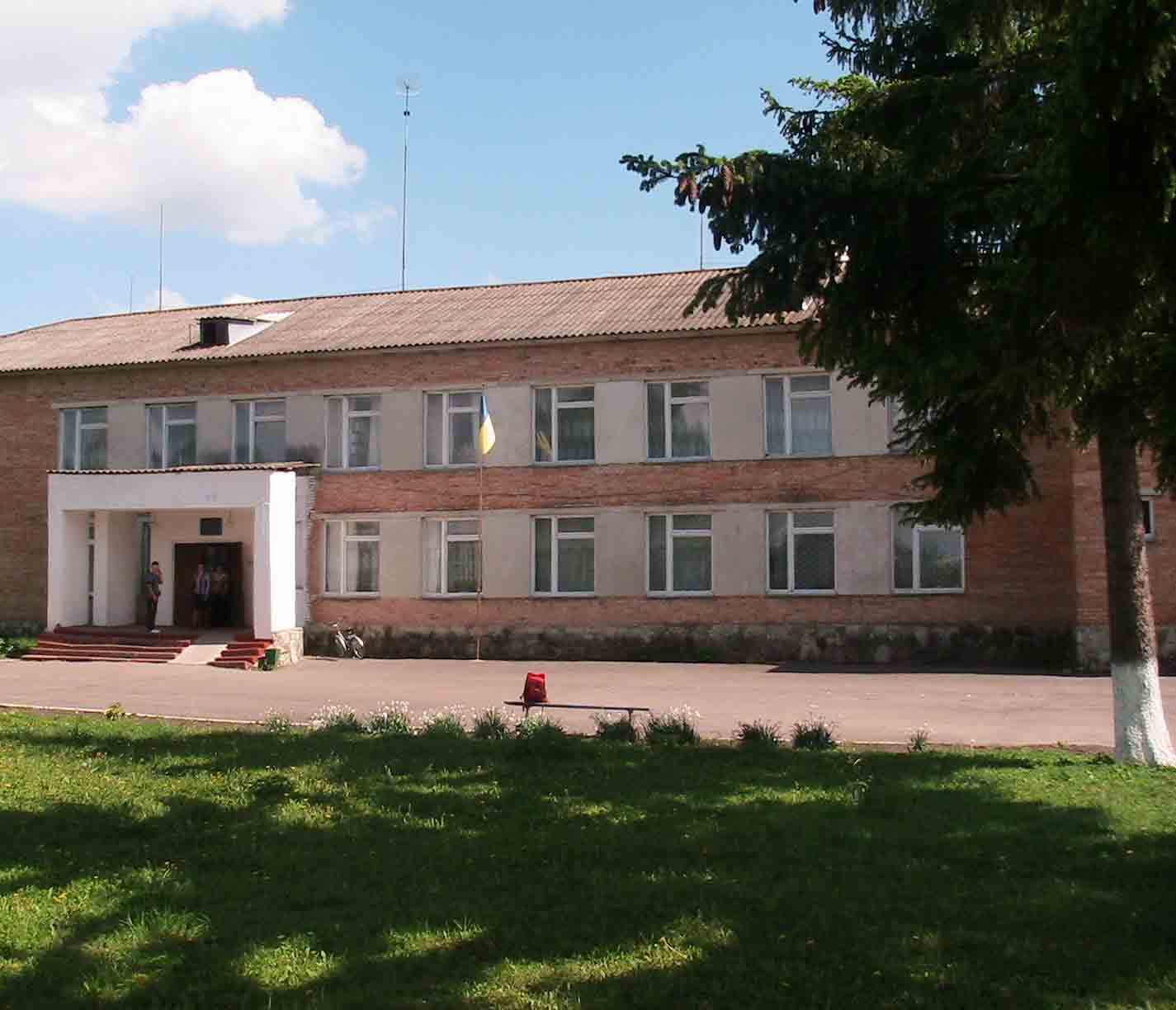 Офлайн-навчання 1 вересня може не початися, бо лише 8% шкіл мають укриття. Що про це думають батьки?