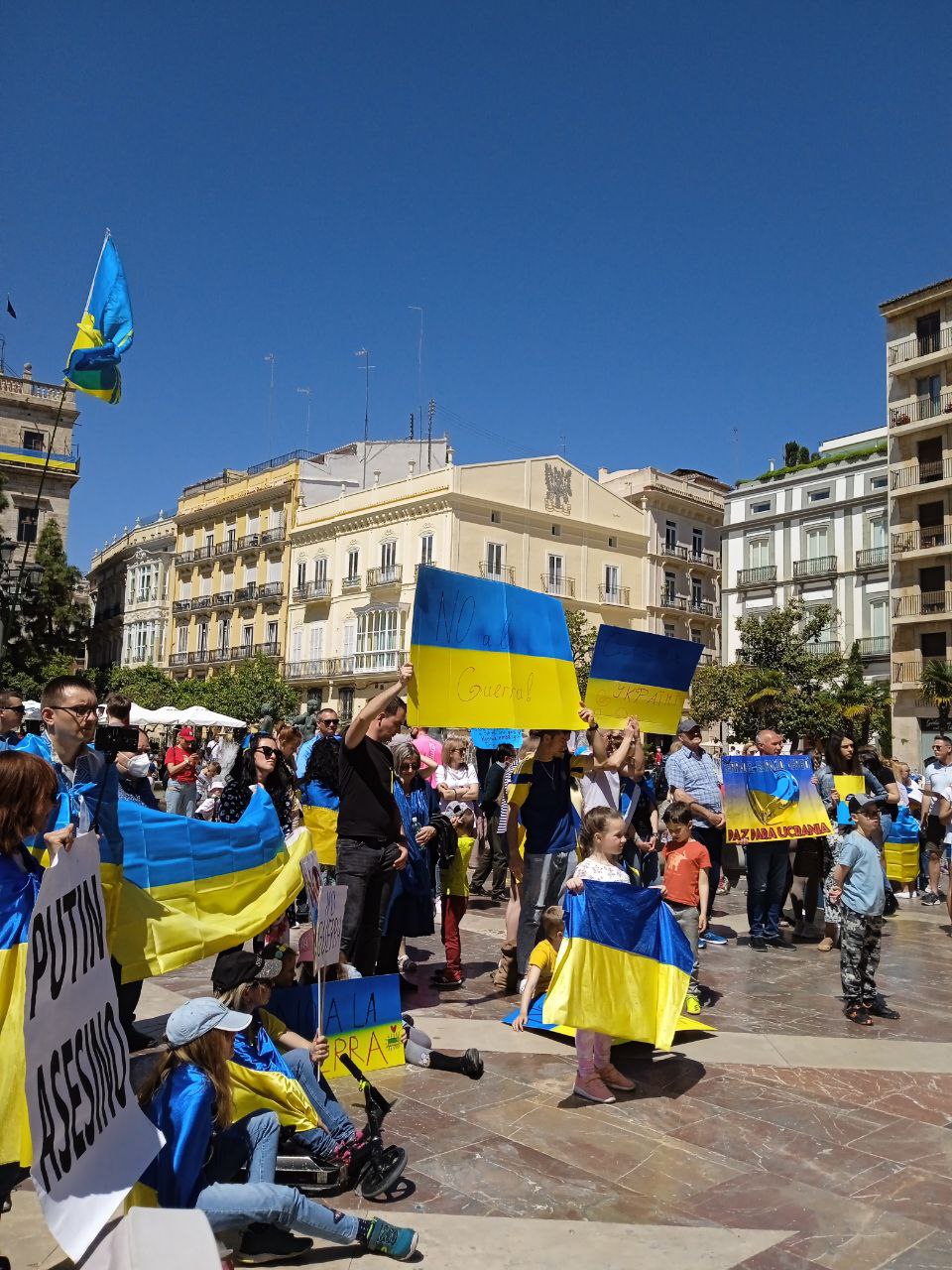 "Из-за комплекса неполноценности возникает иллюзия, будто в Европе жизнь лучше": украинские беженцы – о жизни за границей