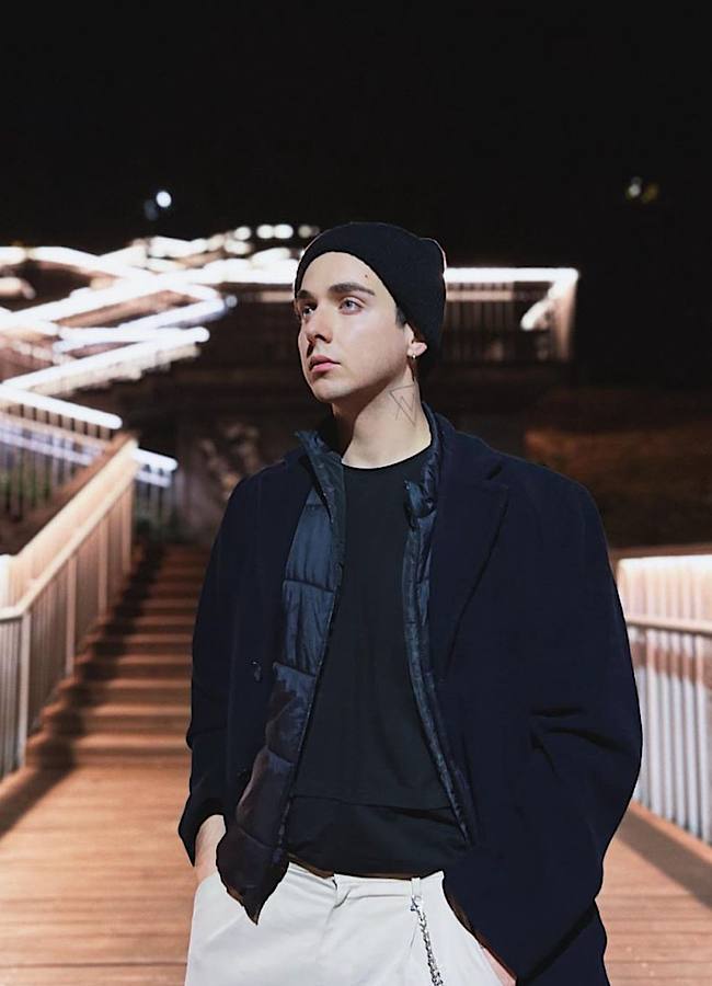 "Я люблю Мас-маркет": Ніколас Карма розсекретив вартість луку епатажного співака MELOVIN