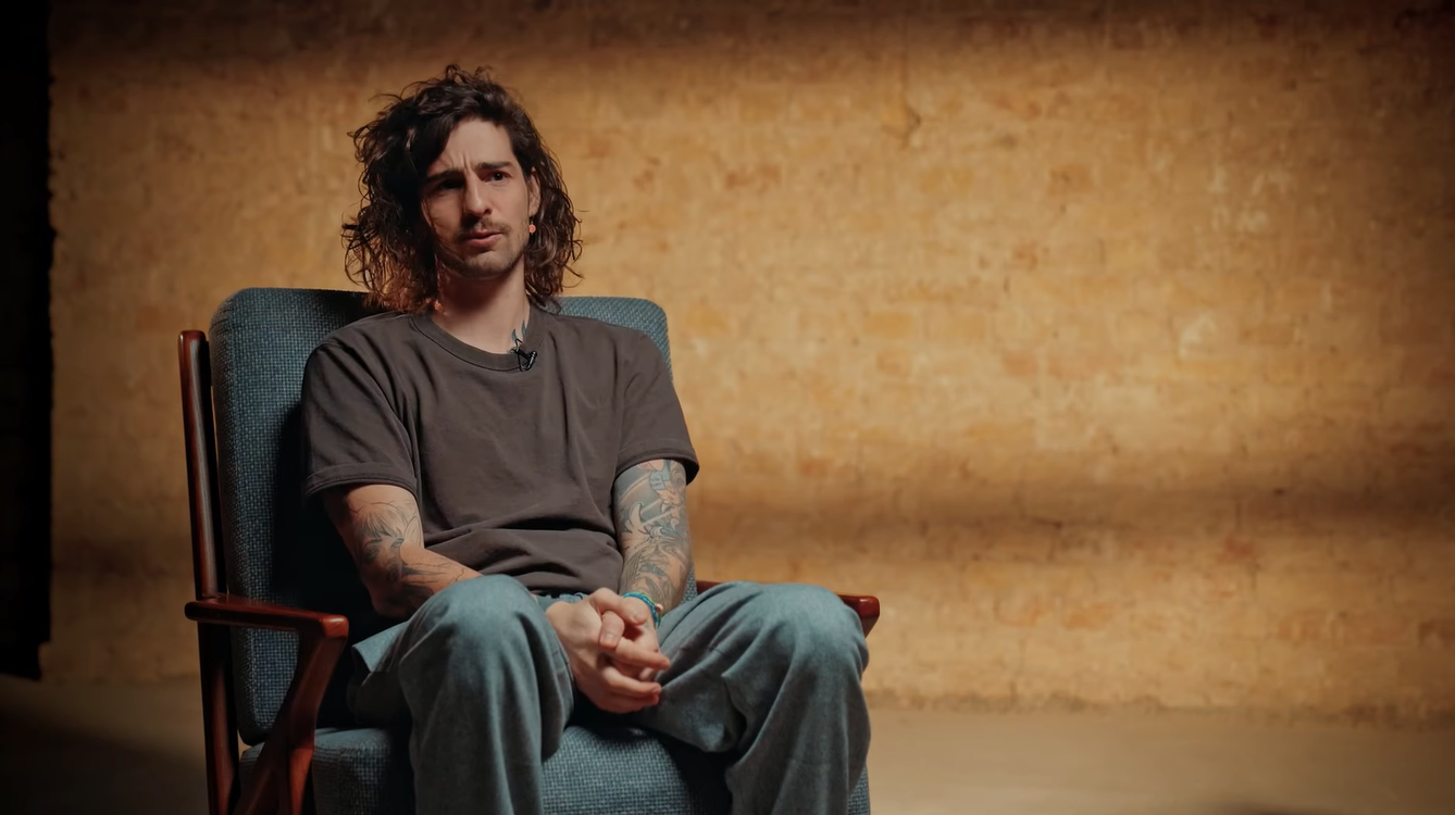 Дантес пояснив, як чоловіки-артисти виїжджають за кордон під час війни: що вони роблять