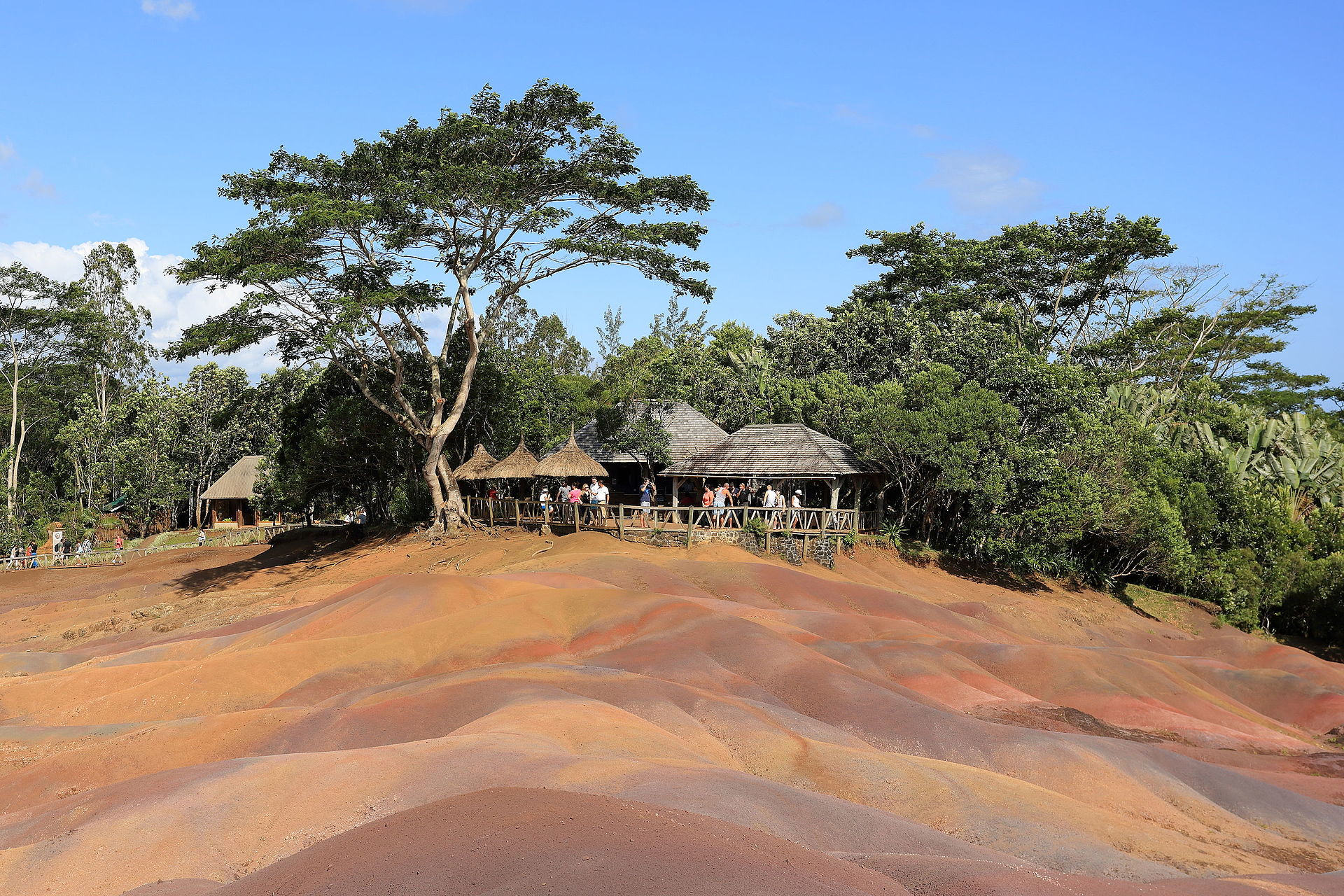 Забудьте про Париж і Відень: українці назвали туристичні місця, що виглядають як інша планета