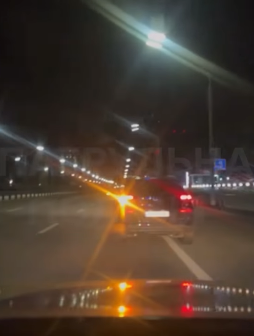 У Києві п'яна водійка на пошкодженому авто тікала від патрульних: відео нічної "гонки"