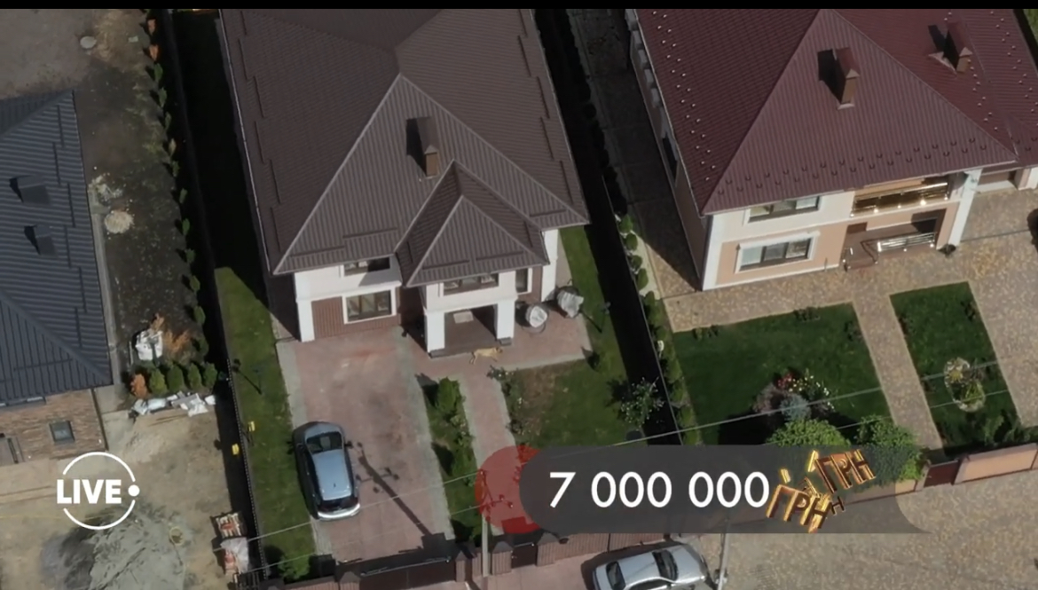 Как выглядит дом Анастасии Приходько под Киевом: крытый бассейн и беседка для барбекю