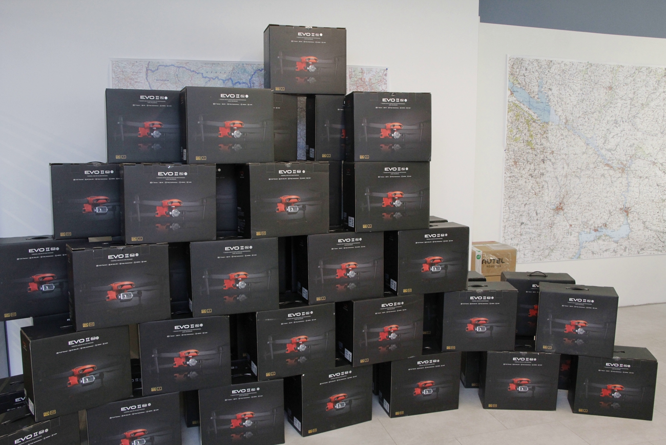 Дніпро передало українським бійцям та рятувальникам 30 розвідувальних безпілотників