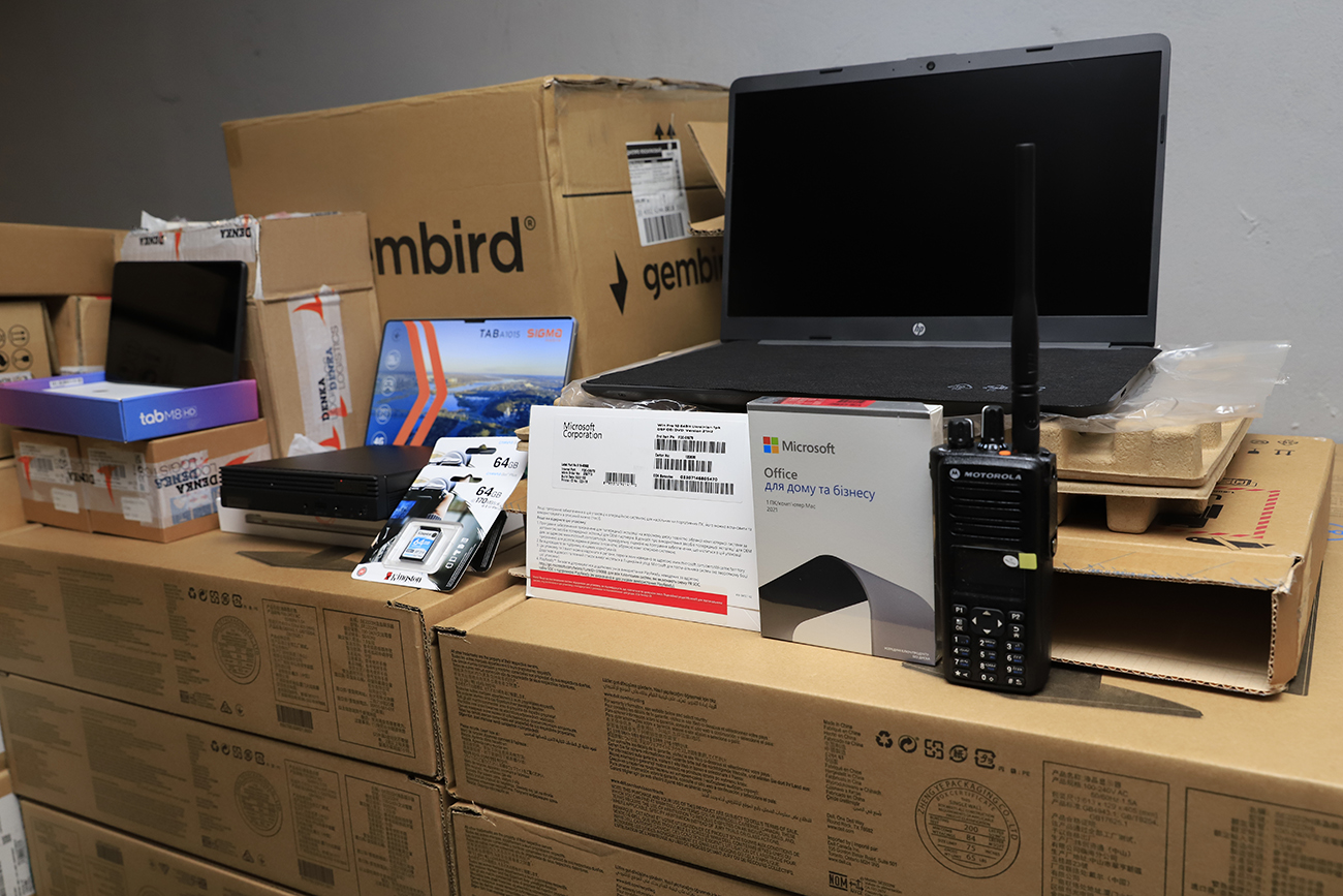 Дніпро передав військовим чергову партію оснащення