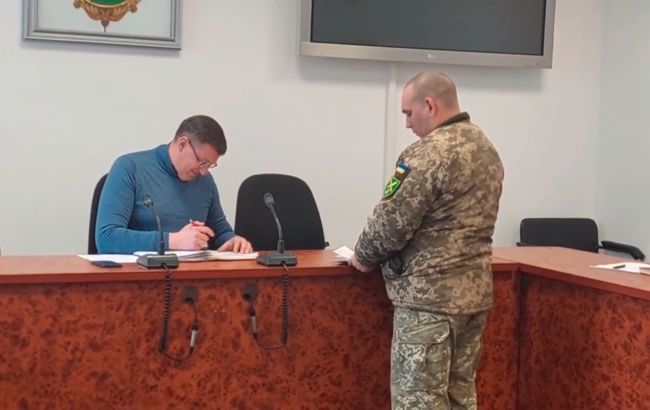 Повістки для чиновників. Чи можуть призвати до армії мерів та депутатів: пояснення адвоката