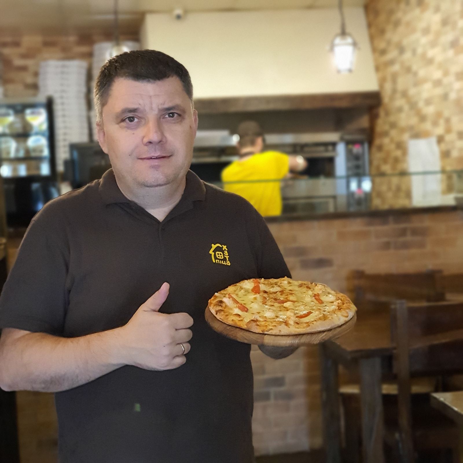 Шеф-кухар поділився секретом приготування піци вдома: як правильно вибрати сир