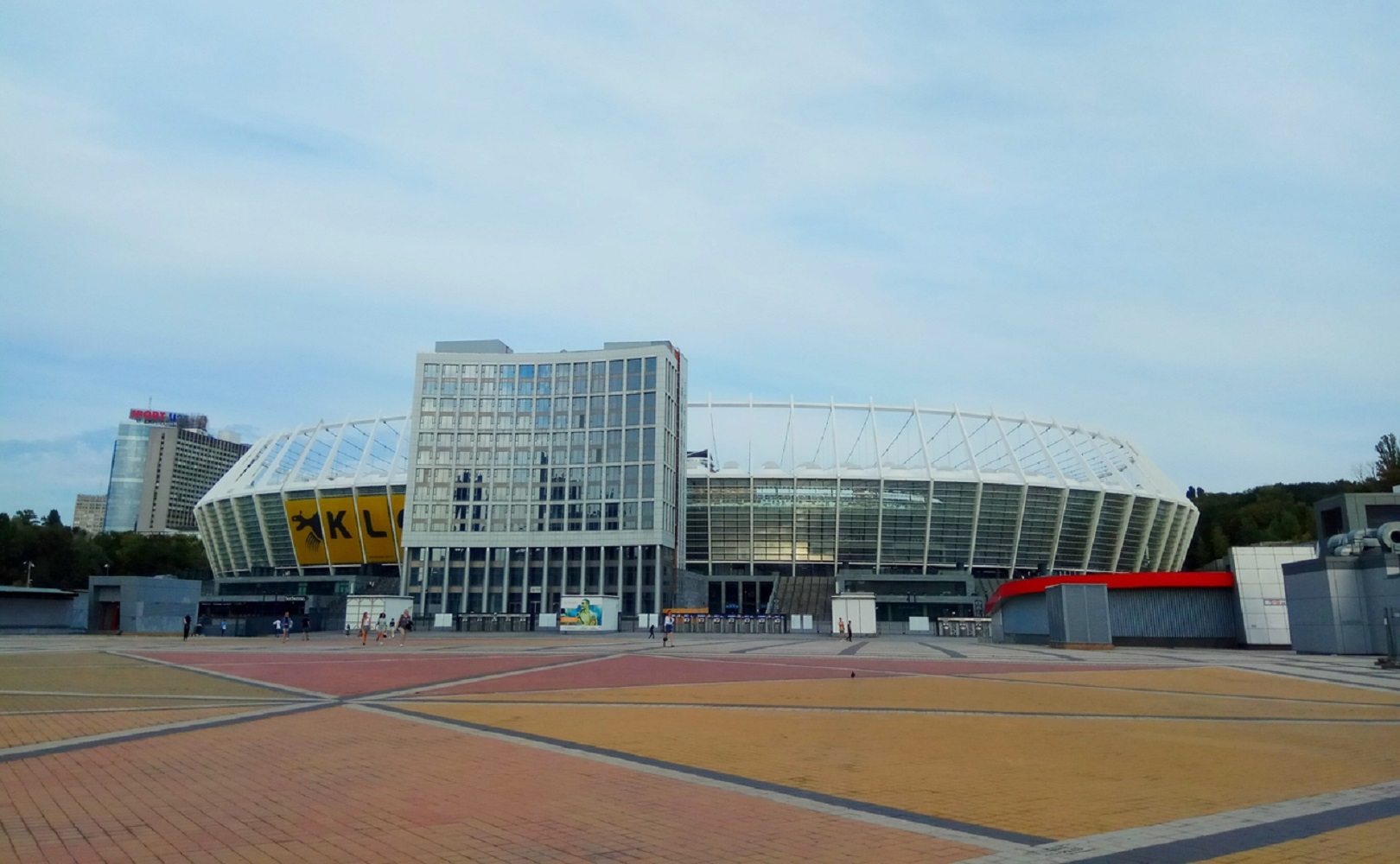 Колись ці трибуни знов зашумлять. Топ-5 найсучасніших стадіонів України