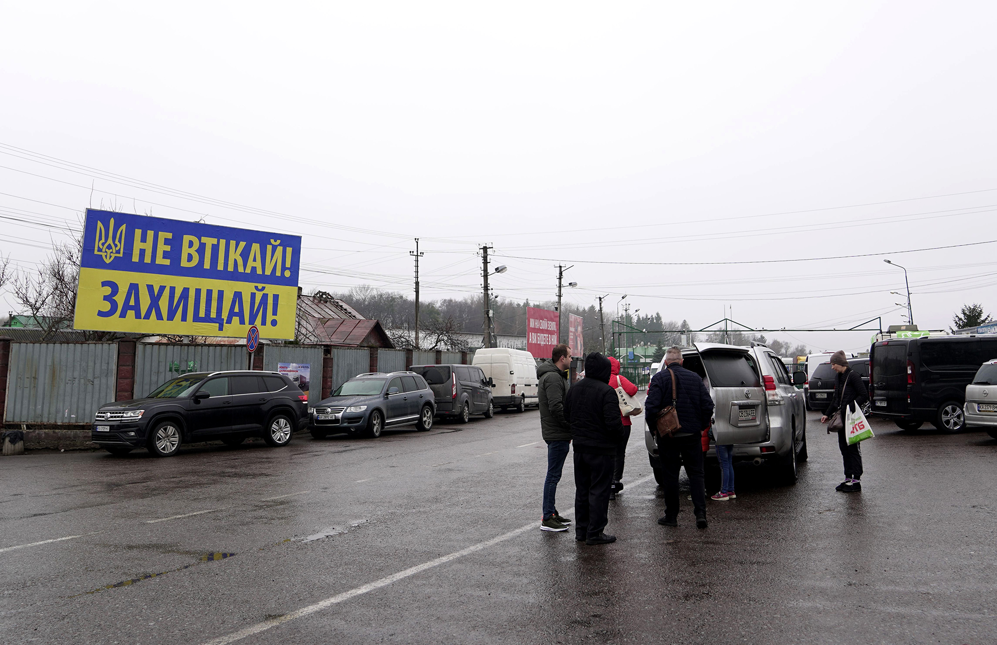 Кто из мужчин может сейчас выехать из Украины: названы льготные категории