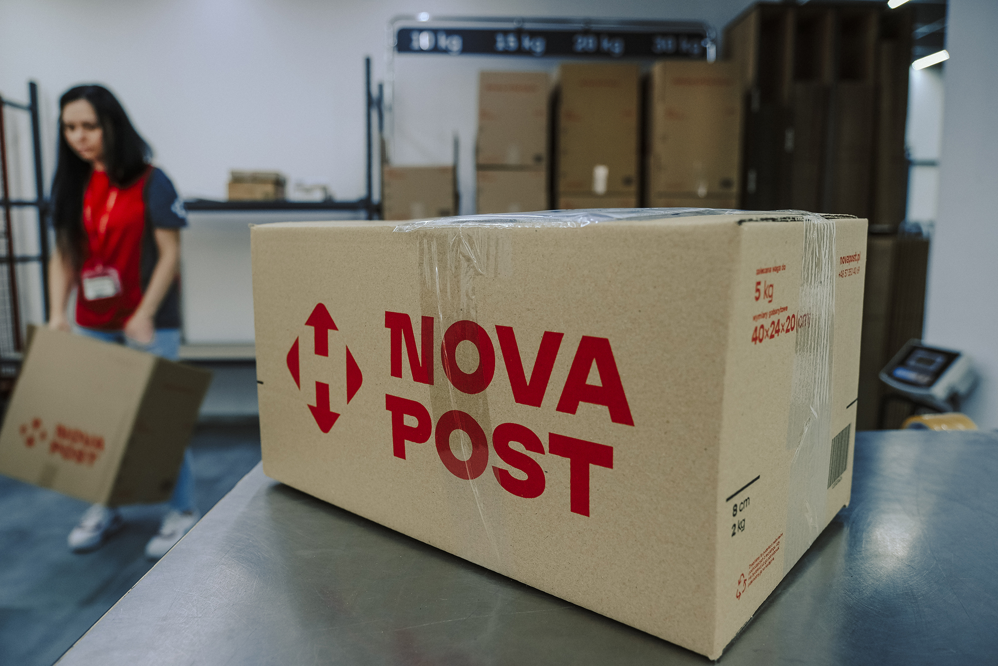 "Нова пошта" чи "Укрпошта". Де дешевше і швидше відправляти посилки