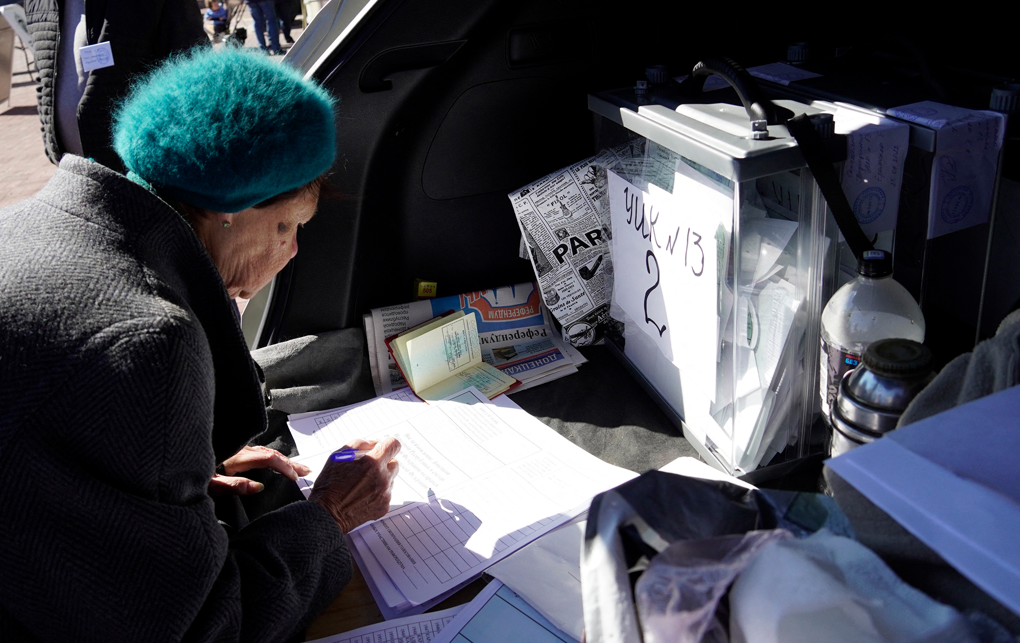 "Вибори" під дулом автомата. Як українців в окупації змушують голосувати за Путіна