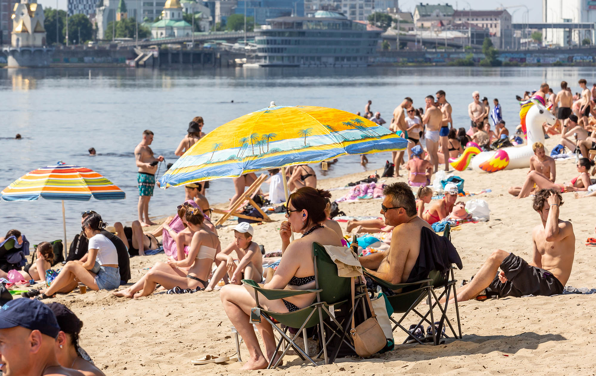 Відпочинок біля озер та річок в Україні: де вже можна купатися