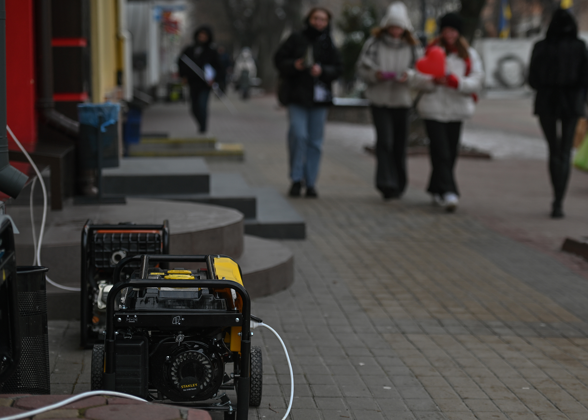 Знову графіки та генератори? Чого українцям чекати восени у випадку нових атак по енергетиці