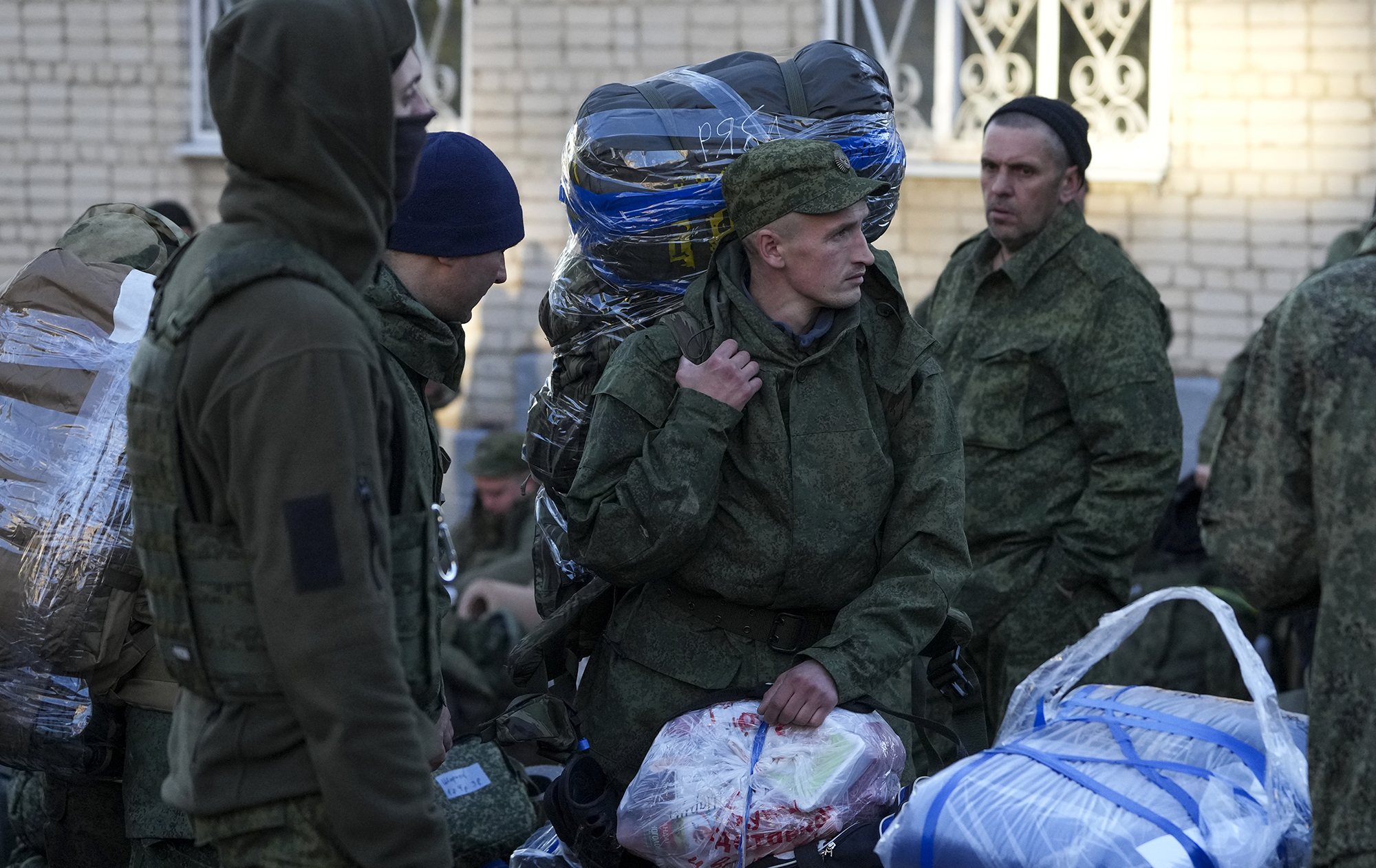 Армія боржників: як Росія скуповує "добровольців" для війни в Україні