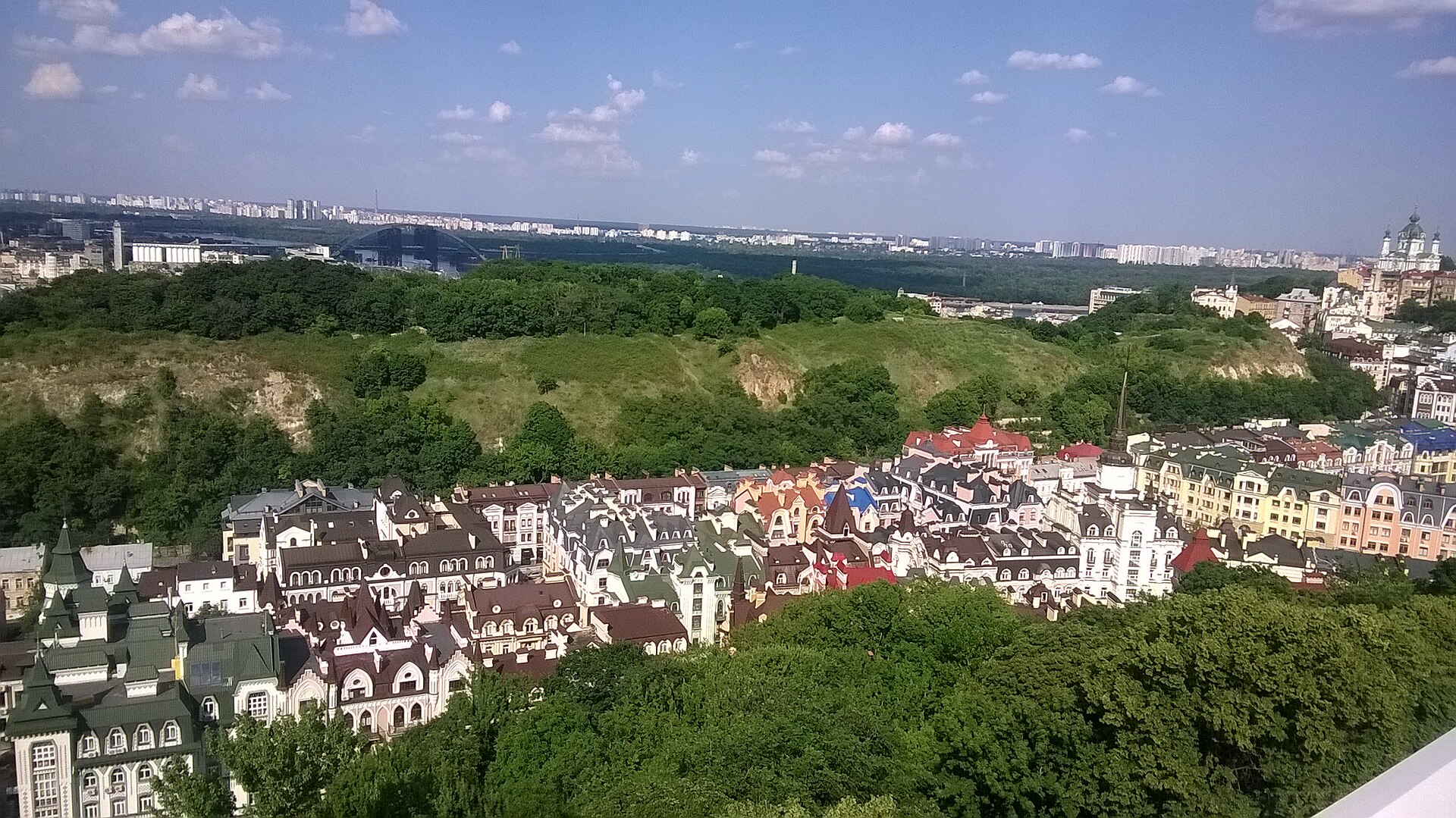 Все заросло чагарниками. В Києві занепадає унікальна історична локація