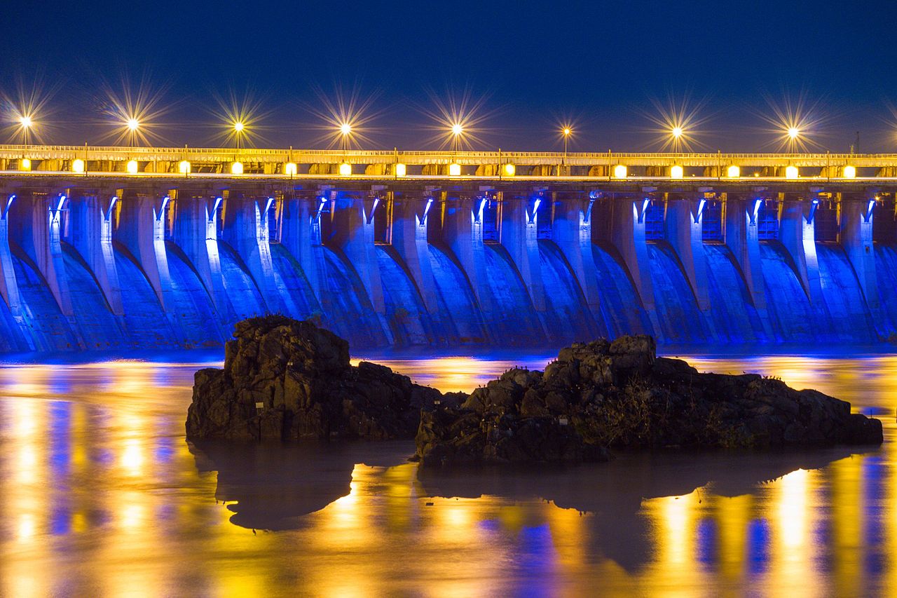 Історія ДніпроГЕС: як будували станцію і чому Росія вже вдруге намагається її знищити