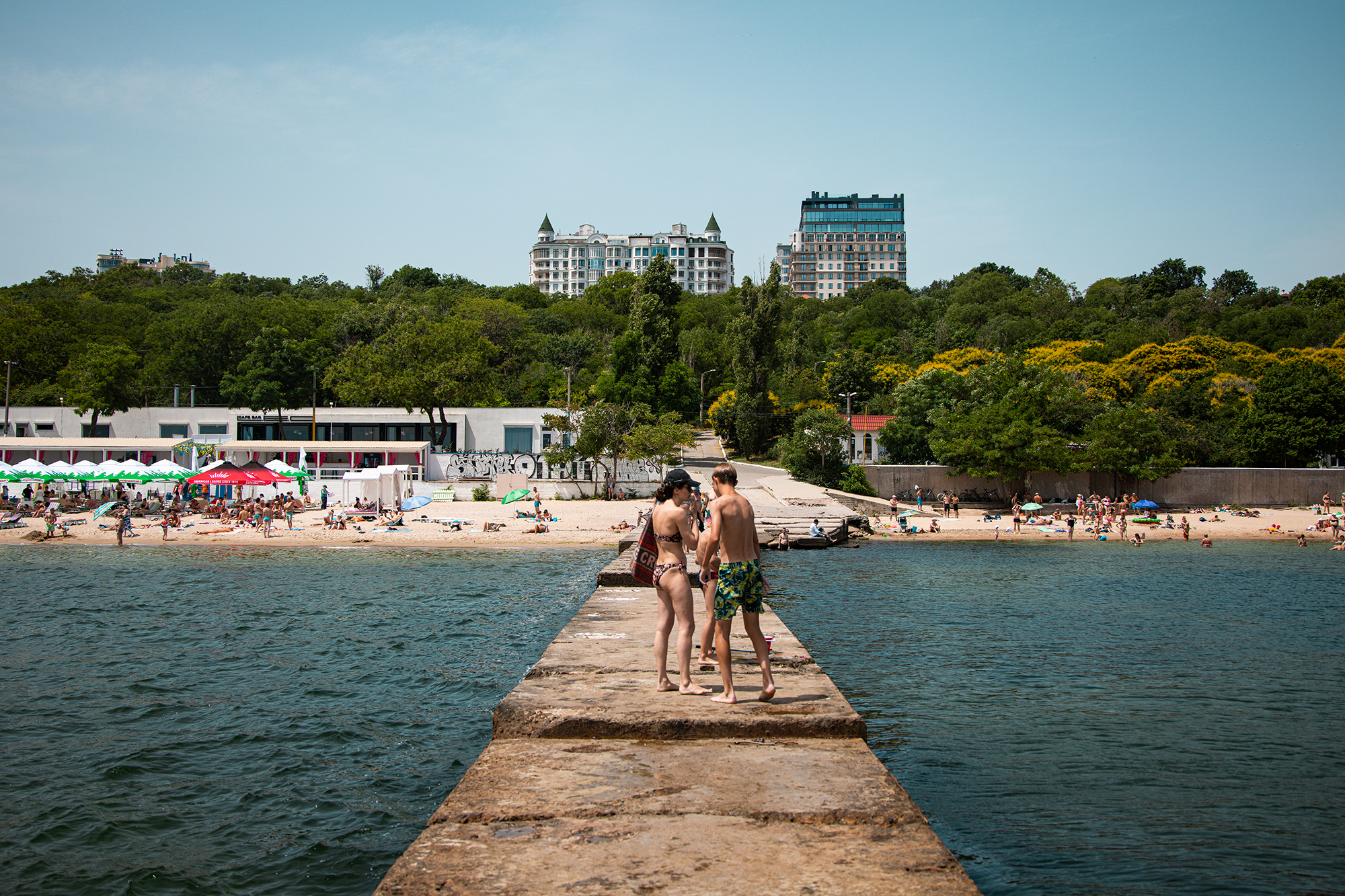 Отели забронированы до конца лета. Как проходит пляжный сезон в Одессе в этом году