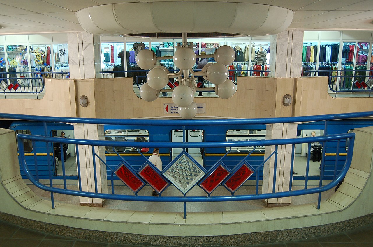 Ці станції метро у Києві з'явилися при Омельченку: ось так вони виглядають сьогодні (фото)