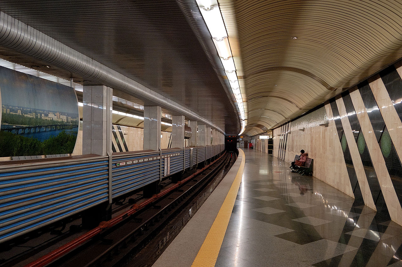 Ці станції метро у Києві з'явилися при Омельченку: ось так вони виглядають сьогодні (фото)