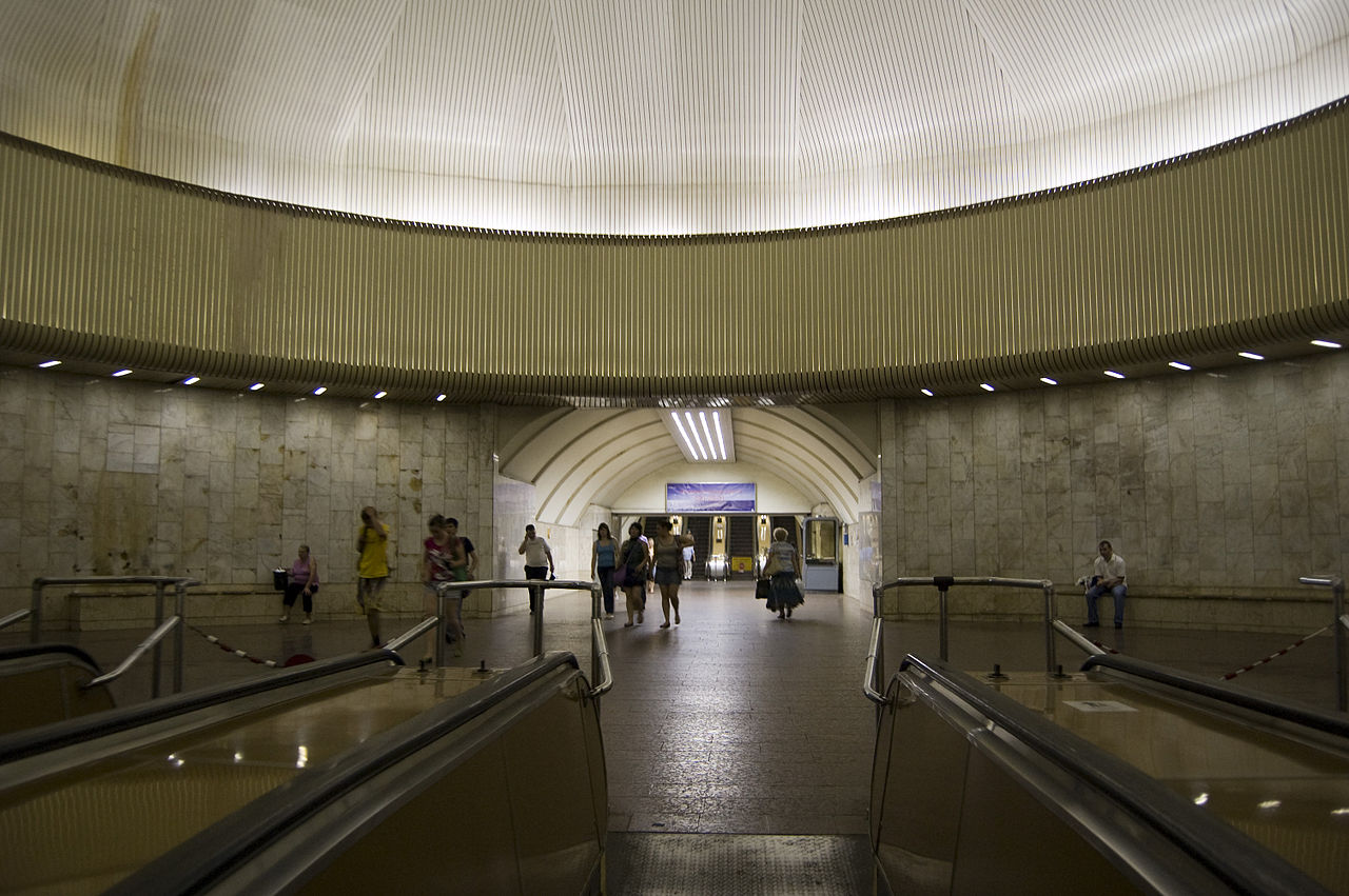 Ці станції метро у Києві з'явилися при Омельченку: ось так вони виглядають сьогодні (фото)