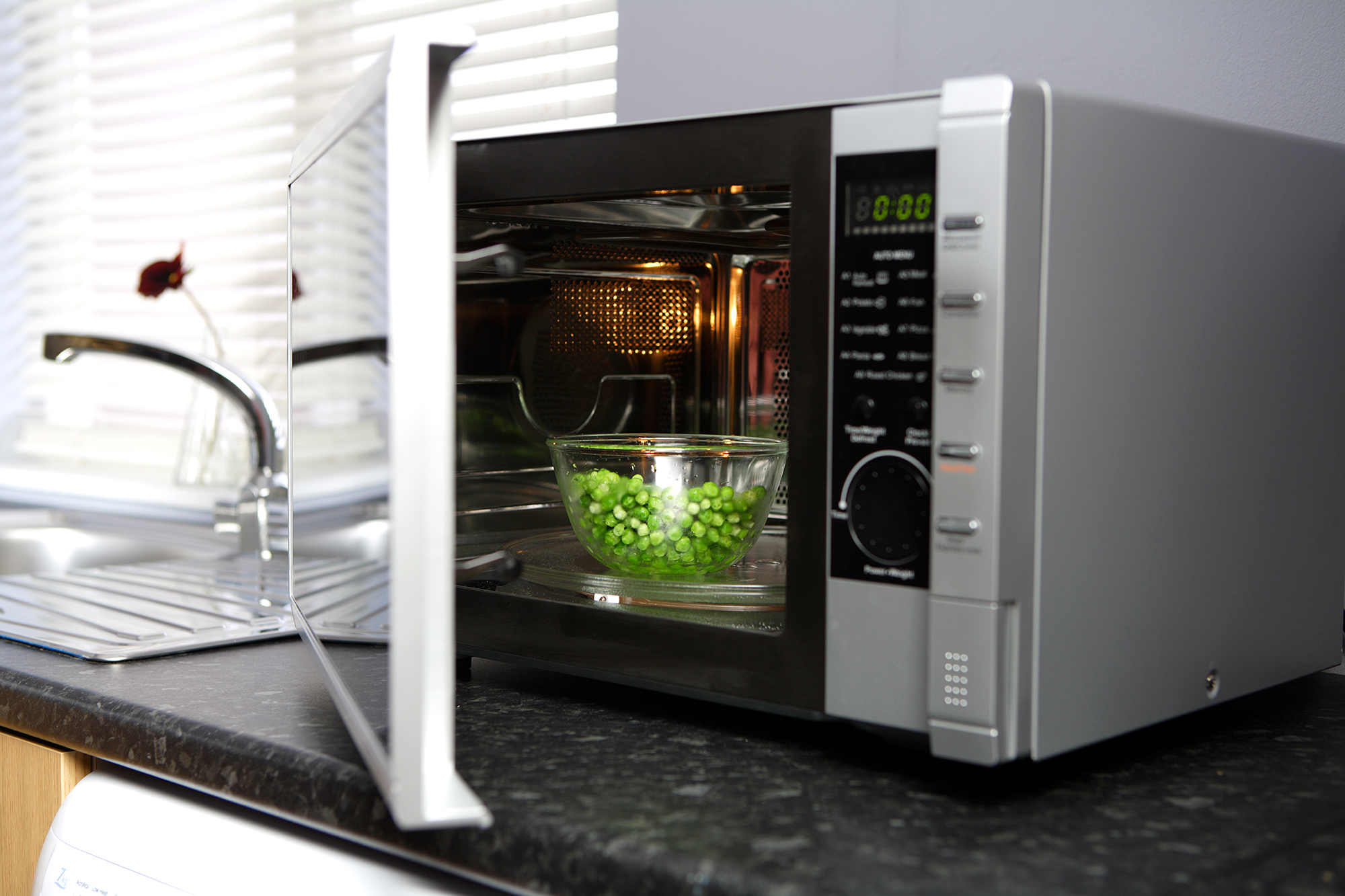 Овочі в мікрохвильовці: чи можна готувати без шкоди здоров'ю