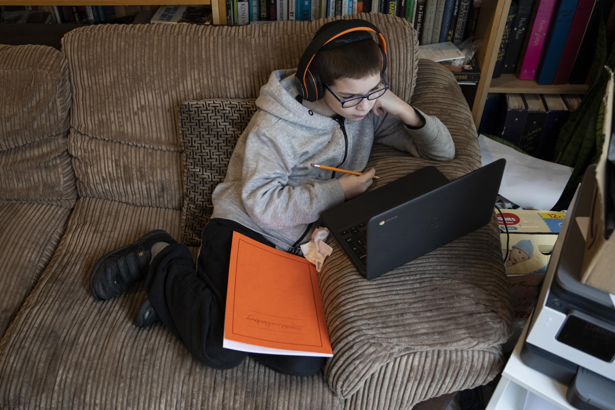 Мають намір повернутися в Україну. З якими проблемами стикаються українські діти в ЄС