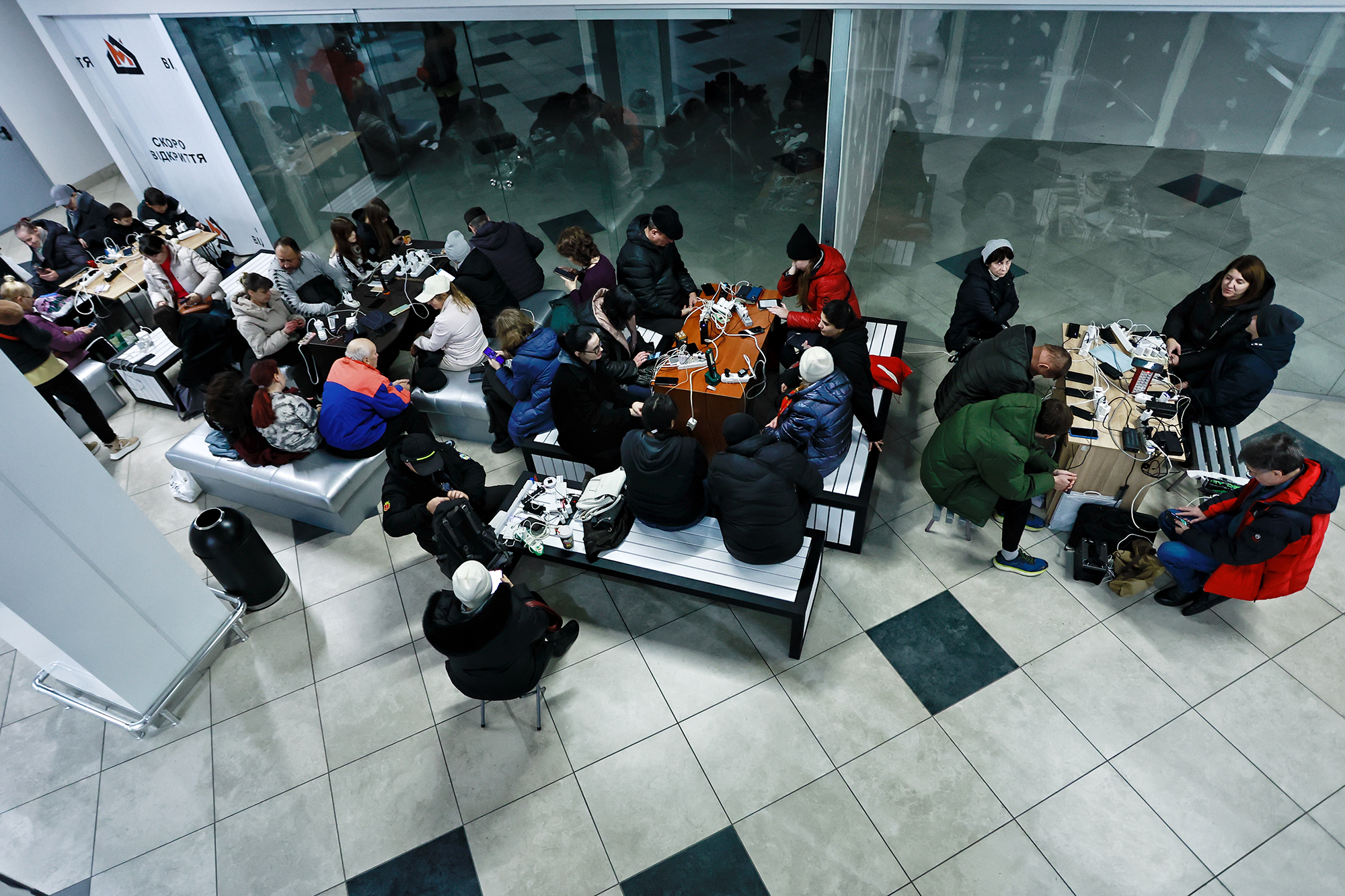 Бізнес на генераторах: як працюють сервіси в Україні без світла та де знадобиться готівка