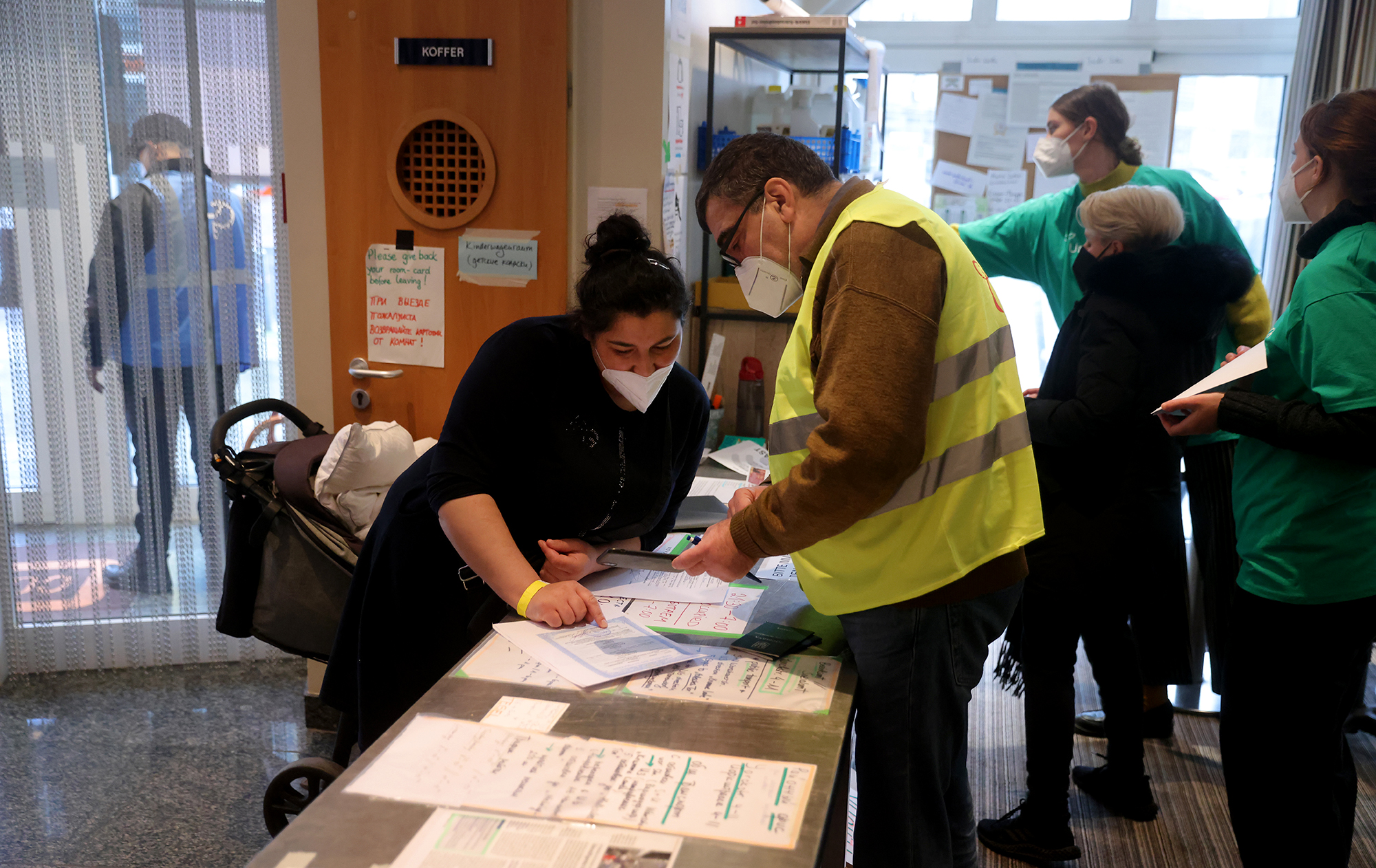 Про "Дію" можна й не мріяти. Чим українців дивує бюрократія в Німеччині