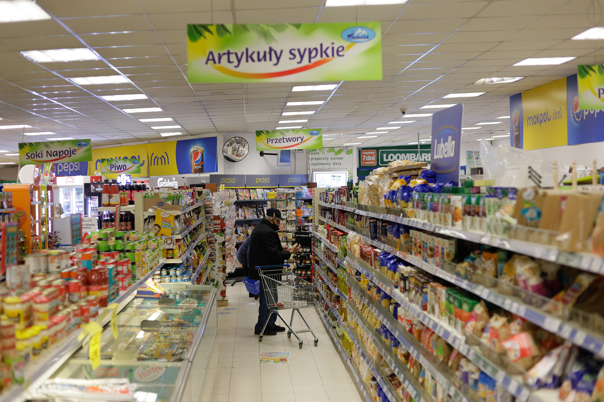 Можуть купувати більше. У Польщі рівень життя покращився у половини українців